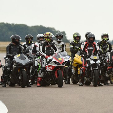 Stage de pilotage moto proche Circuit de la Ferté-Gaucher