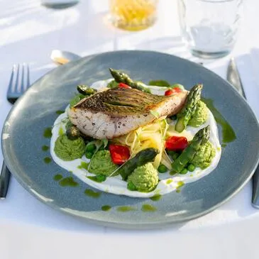 Balade en Bateau et Dîner sur la Seine à Paris en région Ile-de-France Balade en Bateau et Dîner sur la Seine à Paris en région Ile-de-France