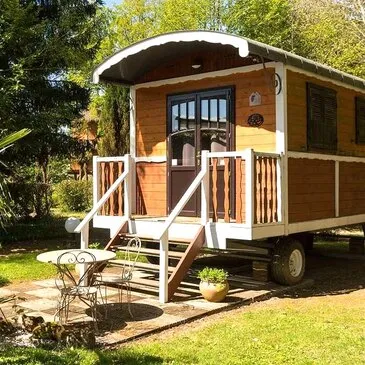 Nuit en roulotte près d'Aurillac Nuit en roulotte près d'Aurillac