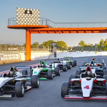 Stage de Pilotage Monoplace en région Pays-de-la-Loire Stage de Pilotage Monoplace en région Pays-de-la-Loire