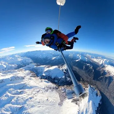 Saut en parachute en région Rhône-Alpes Saut en parachute en région Rhône-Alpes