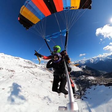 Saut en Parachute depuis un Hélicoptère à l&#39;Alpe d&#39;Huez en région Rhône-Alpes