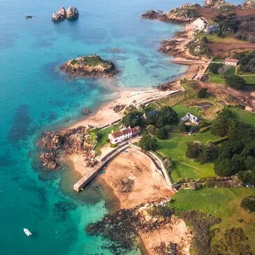 Baptême de l'air hélicoptère proche Aérodrome de Dinan-Trélivan, à 55 min de Rennes Baptême de l'air hélicoptère proche Aérodrome de Dinan-Trélivan, à 55 min de Rennes