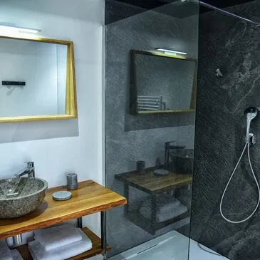 Lodge avec Spa Privatif dans le Parc des Volcans D'Auvergne en région Auvergne Lodge avec Spa Privatif dans le Parc des Volcans D'Auvergne en région Auvergne