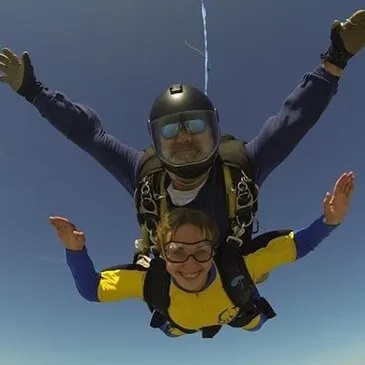 Saut en parachute proche Aérodrome de Lens-Bénifontaine Saut en parachute proche Aérodrome de Lens-Bénifontaine