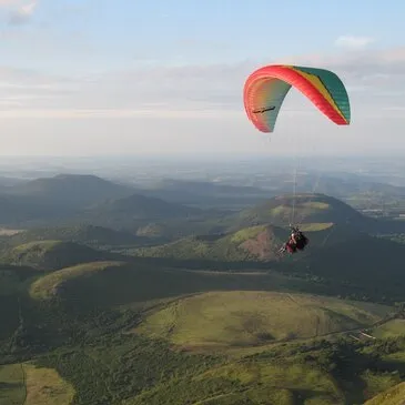 Baptême de Voltige en Parapente - Les Volcans d'Auvergne Baptême de Voltige en Parapente - Les Volcans d'Auvergne