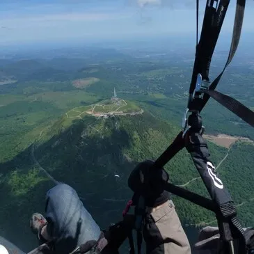 Baptême de Voltige en Parapente - Les Volcans d'Auvergne en région Auvergne Baptême de Voltige en Parapente - Les Volcans d'Auvergne en région Auvergne