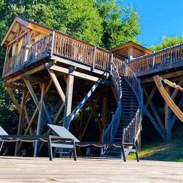 Cabane sur Pilotis avec Spa Privatif à Brive-la-Gaillarde