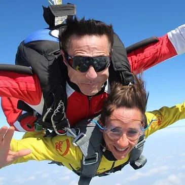Saut en Parachute Tandem près de Charleroi Saut en Parachute Tandem près de Charleroi