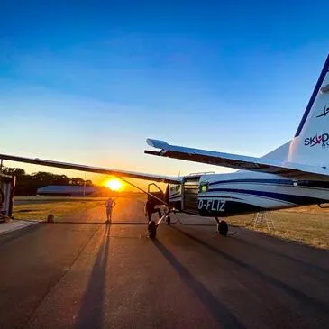 Saut en parachute proche Aérodrome de Cerfontaine, à 45 min de Charleroi Saut en parachute proche Aérodrome de Cerfontaine, à 45 min de Charleroi