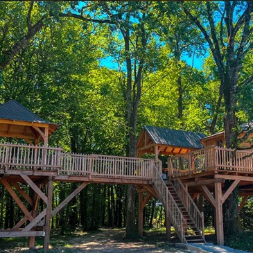 Cabane sur Pilotis avec Jacuzzi Privatif près de Bergerac