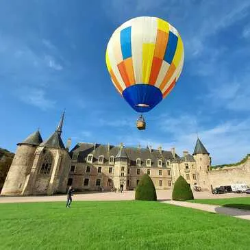 Vol en Montgolfière au Château de Lapalisse Vol en Montgolfière au Château de Lapalisse