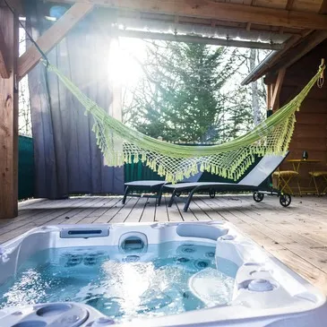 Cabane sur Pilotis avec Spa et Sauna Privatif au cœur du Loiret Cabane sur Pilotis avec Spa et Sauna Privatif au cœur du Loiret