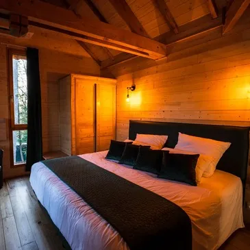 Cabane sur Pilotis avec Spa et Sauna Privatif au cœur du Loiret en région Centre Cabane sur Pilotis avec Spa et Sauna Privatif au cœur du Loiret en région Centre