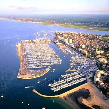 Balade Privative en Bateau au Coucher du Soleil à Arcachon en région Aquitaine