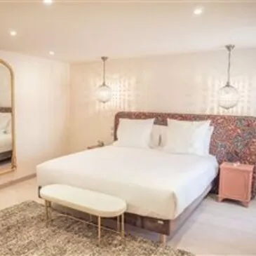 Nuit au Château avec Spa Privatif près du Cap d'Agde en région Languedoc-Roussillon