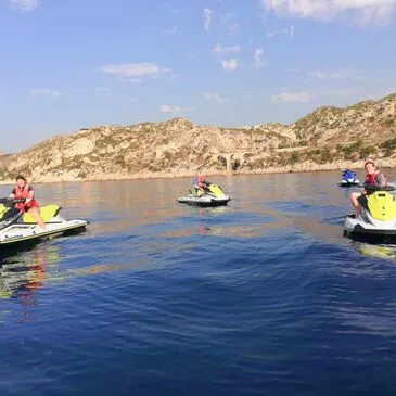 Châteauneuf-les-Martigues, à 30 minutes de Marseille, Bouches du Rhône (13) - Jet ski Scooter des mers Châteauneuf-les-Martigues, à 30 minutes de Marseille, Bouches du Rhône (13) - Jet ski Scooter des mers