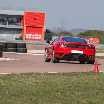 Stage Enfant en Ferrari F430 - Circuit de Haute Saintonge en région Poitou-Charentes Stage Enfant en Ferrari F430 - Circuit de Haute Saintonge en région Poitou-Charentes