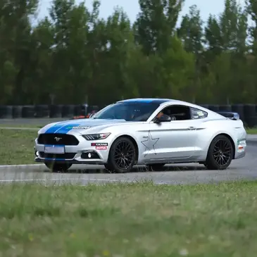 Stage Enfant en Ford Mustang - Circuit de Haute Saintonge