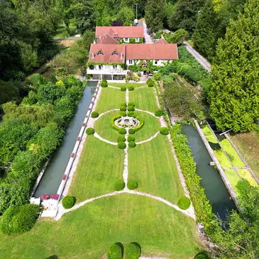 Cabane sur l'eau près de Reims