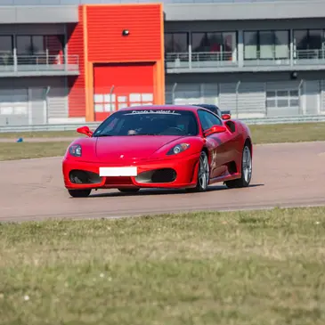 Stage de Pilotage Enfant en Ferrari F430 - Circuit d'Abbeville Stage de Pilotage Enfant en Ferrari F430 - Circuit d'Abbeville
