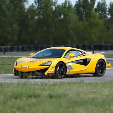 Stage Enfant en McLaren 540C - Circuit de Haute Saintonge Stage Enfant en McLaren 540C - Circuit de Haute Saintonge