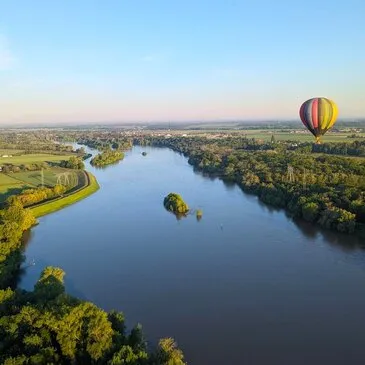 Vol en Montgolfière - Survol de la Sologne en région Centre Vol en Montgolfière - Survol de la Sologne en région Centre