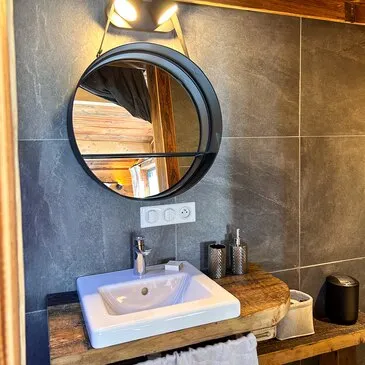 Cabane avec Sauna Privatif à la Féclaz - Massif des Bauges en région Rhône-Alpes Cabane avec Sauna Privatif à la Féclaz - Massif des Bauges en région Rhône-Alpes