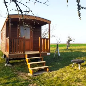 Nuit en roulotte avec Bain Nordique près de Blois Nuit en roulotte avec Bain Nordique près de Blois