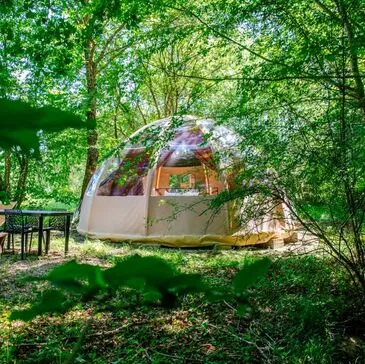 Nuit en Dôme près de Langon Nuit en Dôme près de Langon