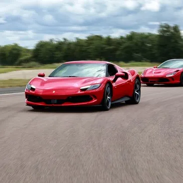Stage en Ferrari 296 GTB - Circuit de Pouilly-en-Auxois en région Bourgogne Stage en Ferrari 296 GTB - Circuit de Pouilly-en-Auxois en région Bourgogne