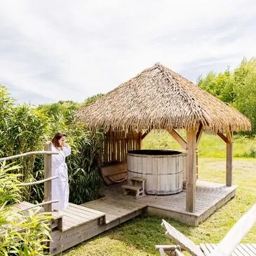 Nuit en Cabane avec Spa Privatif près de Langon en région Aquitaine Nuit en Cabane avec Spa Privatif près de Langon en région Aquitaine