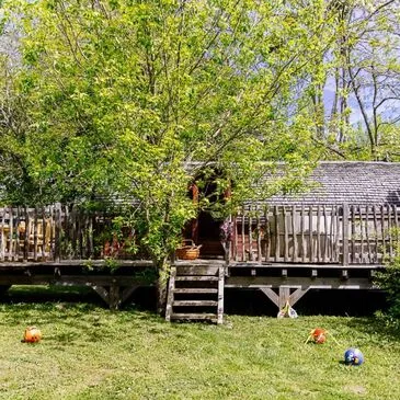 Nuit en Roulotte avec Spa Privatif près de Langon en région Aquitaine Nuit en Roulotte avec Spa Privatif près de Langon en région Aquitaine