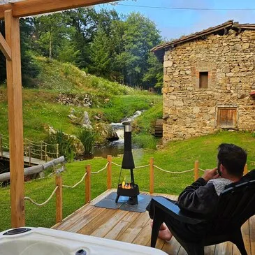 Nuit en Lodge avec Spa Privatif près de Clermont Ferrand en région Auvergne Nuit en Lodge avec Spa Privatif près de Clermont Ferrand en région Auvergne