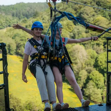 Saut Pendulaire depuis un Viaduc près de Caen en région Normandie Saut Pendulaire depuis un Viaduc près de Caen en région Normandie