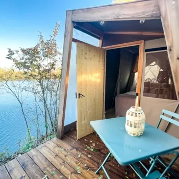 Nuit en Cabane au bord d'un Étang près de Paris Nuit en Cabane au bord d'un Étang près de Paris