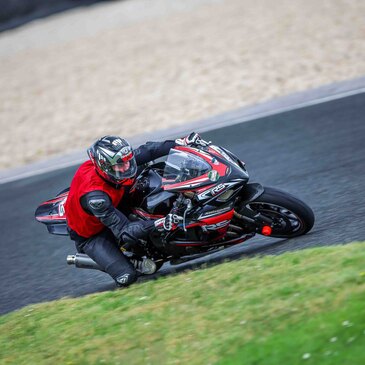 Stage de pilotage moto proche Circuit de Dijon-Prenois