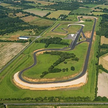 Week end Pilotage Auto et Moto proche Circuit de Fay-de-Bretagne