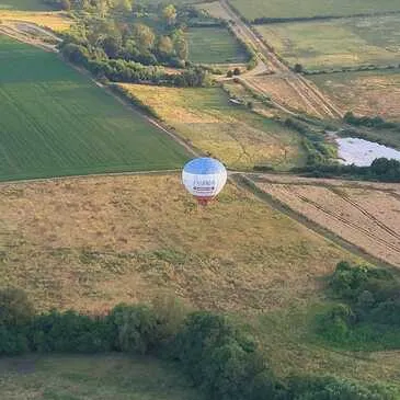 Vol en Montgolfière au Château de Courcelles Vol en Montgolfière au Château de Courcelles