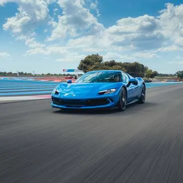 Stage de Pilotage en Ferrari 296 GTB - Circuit de Pau-Arnos Stage de Pilotage en Ferrari 296 GTB - Circuit de Pau-Arnos