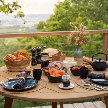 Cabane sur Pilotis avec Jacuzzi Privatif près d&#39;Agen en région Aquitaine