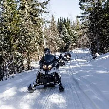 Randonnée en Motoneige à Chamrousse près de Grenoble Randonnée en Motoneige à Chamrousse près de Grenoble