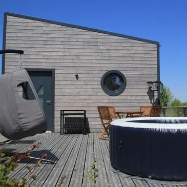 Nuit en Cabane avec Jacuzzi Privatif près de Moissac Nuit en Cabane avec Jacuzzi Privatif près de Moissac