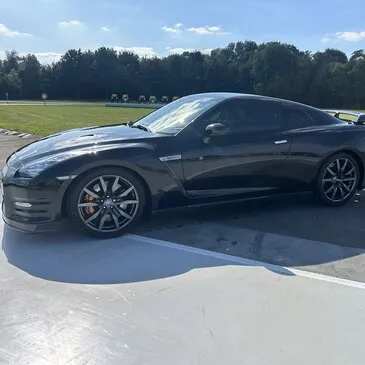 Stage Enfant en Nissan GTR - Circuit de Thurigneux Stage Enfant en Nissan GTR - Circuit de Thurigneux