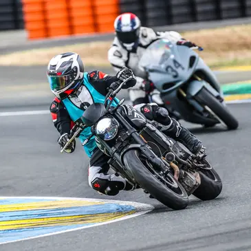 Offrir Stage de pilotage moto en Pays-de-la-Loire