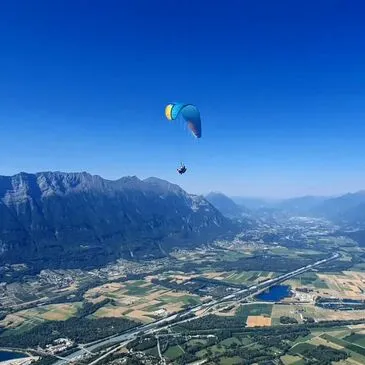 Baptême en Parapente près d'Albertville en région Rhône-Alpes Baptême en Parapente près d'Albertville en région Rhône-Alpes