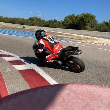 Réserver Stage de pilotage moto département Var Réserver Stage de pilotage moto département Var