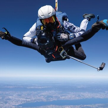 Saut en Parachute depuis un Hélicoptère à Châtel - Le Lac Léman en région Rhône-Alpes