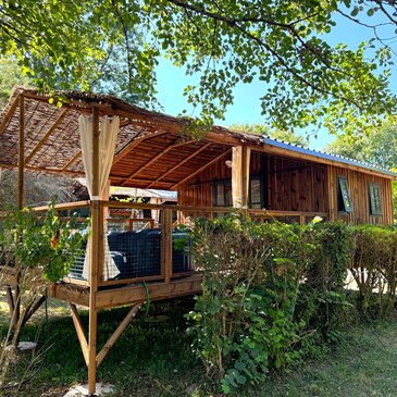 Cabane sur Pilotis avec Jacuzzi Privatif près de Périgueux