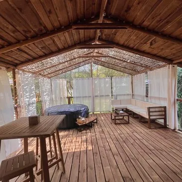 Weekend et Hébergement Insolite proche Saint-Astier, à 20min de Périgueux Weekend et Hébergement Insolite proche Saint-Astier, à 20min de Périgueux